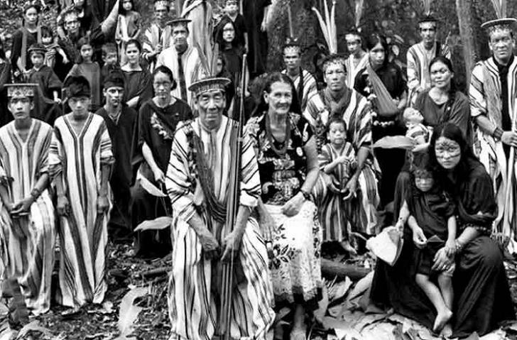 Indígenas da etnia Ashaninka, no Acre. Foto: Sebastião Salgado/philharmoniedeparis.fr/reprodução