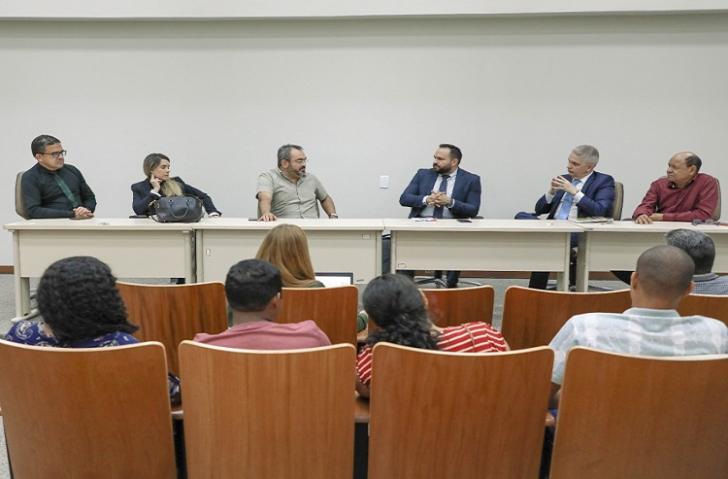 Fotografia da primeira de reunião de conciliação