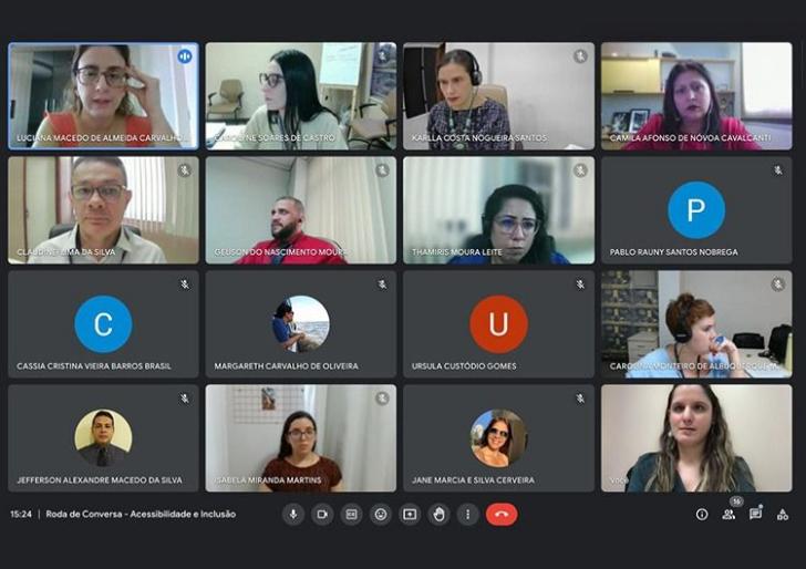 Captura de tela mostrando uma sala de reuniões do google meet com dezesseis pessoas.