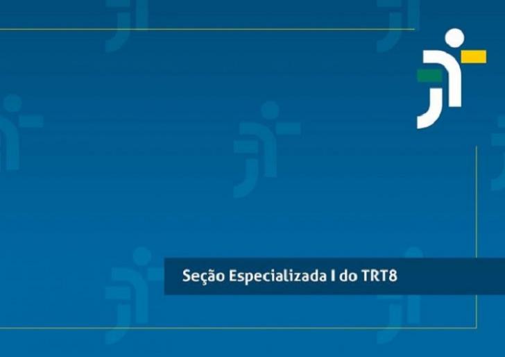 Arte com fundo azul escuro.