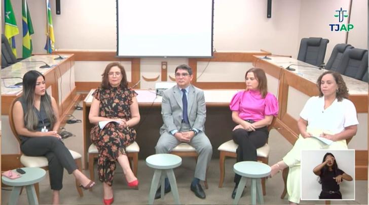 #ParaTodosVerem: Captura de tela da roda de conversas, nela está presente servidores(as) sentados falando.