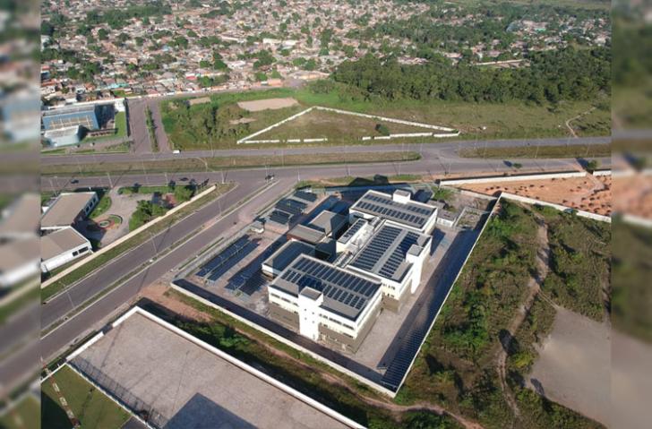 #ParaTodosVerem: Fotografia colorida da usina fotovoltaica em Macapá