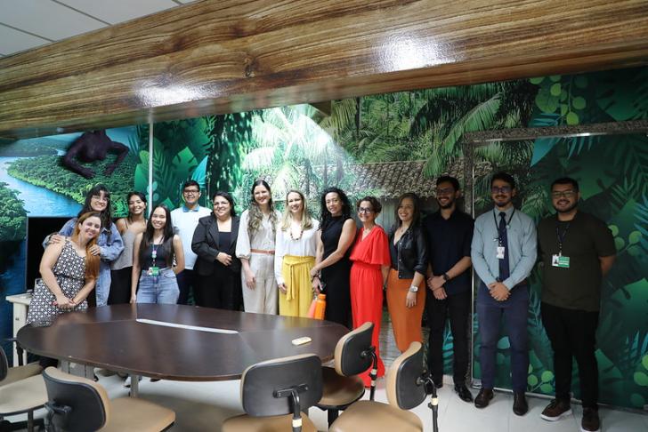 Foto na Secretaria de Comunicação do TRT8 durante a visita da DIAIS na Semana de Responsabilidade Socioambiental.