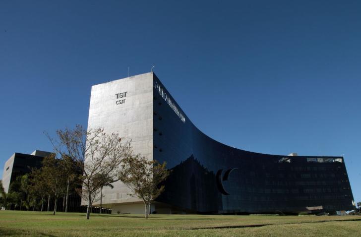 #ParaTodosVerem: Fotografia colorida da fachada do Tribunal Superior do Trabalho/ Conselho Superior da Justiça do Trabalho.