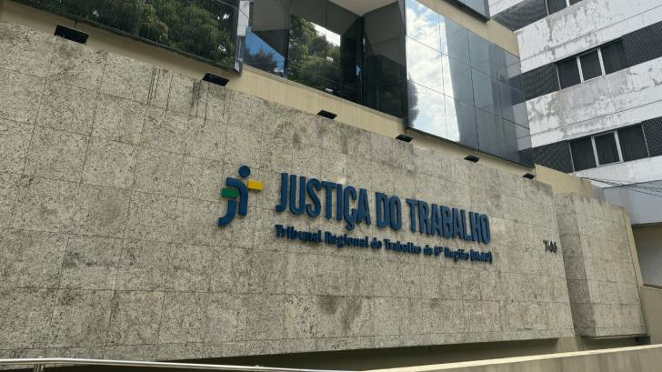 Fotografia colorida da fachada do Tribunal Regional do Trabalho da 8ª Região