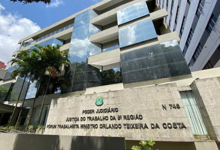 Fotografia da fachada do prédio sede do TRT-8