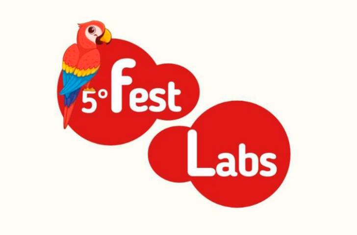 Texto e foto/ TJPA #ParaTodosVerem: Arte gráfica nas cores branco e vermelho. Centralizado, o texto: 5º Fest Labs, ao lado do te