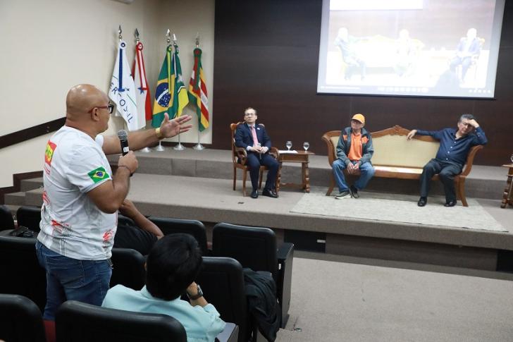 Foto em ambiente fechado mostrando o encontro regional “Trabalho Decente na Amazônia Legal.
