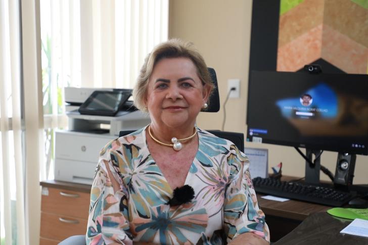 Foto em ambiente fechado mostrando a a vice-presidente do TRT-8, a desembargadora Maria Valquíria Norat Coelho.