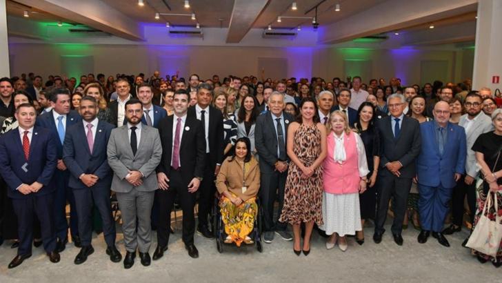Foto de ambiente fechado reunindo homens e mulheres no FestbLabs