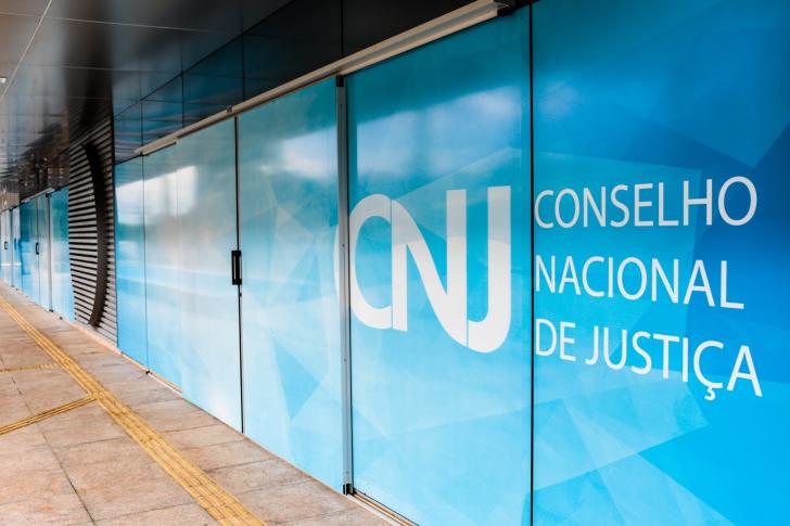 #ParaTodosVerem: Foto em espaço aberto de uma das entradas do Conselho Nacional de Justiça.
