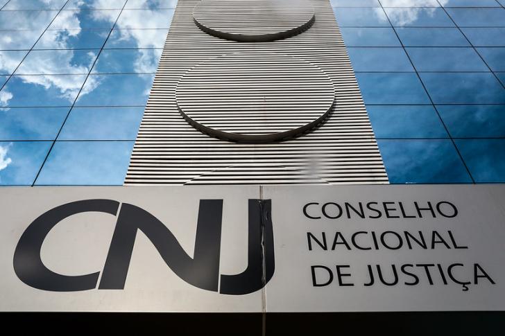 #ParaTodosVerem: Foto em espaço aberto da fachada do Conselho Nacional de Justiça.