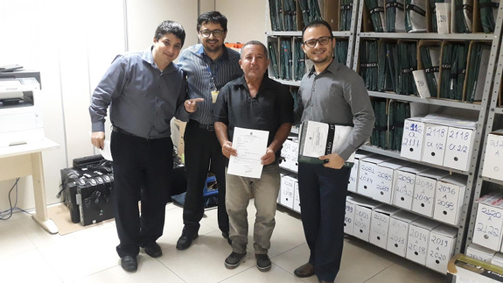 Imagem com o reclamante e a equipe da 3ª Vara do Trabalho de Marabá
