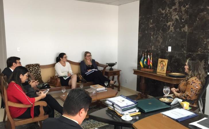 Presidente do TRT8 em reunião com representantes da Unama