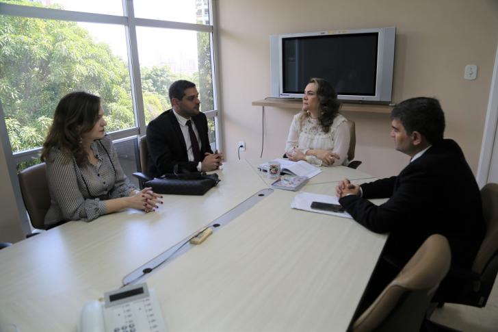 Reunião na sala da presidencia