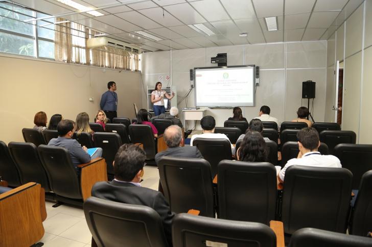 Auditório lotado de servidores