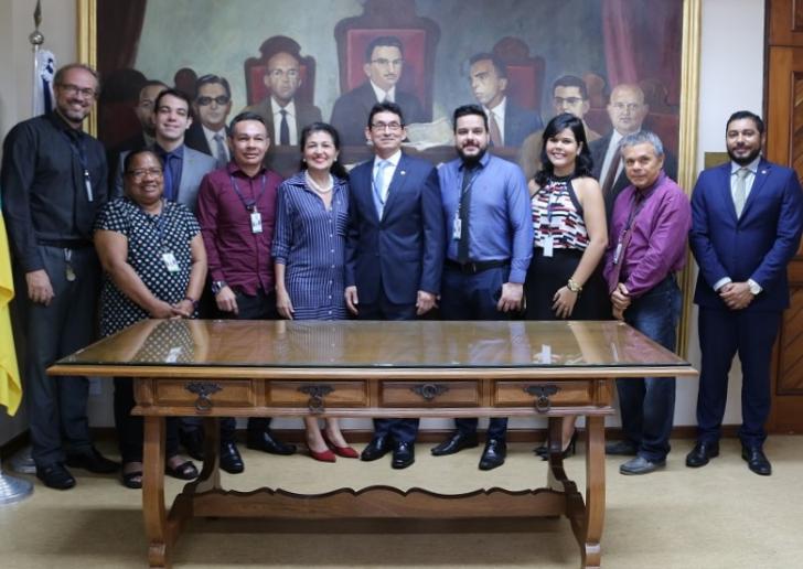 servidores da SEADM na antessala da presidencia