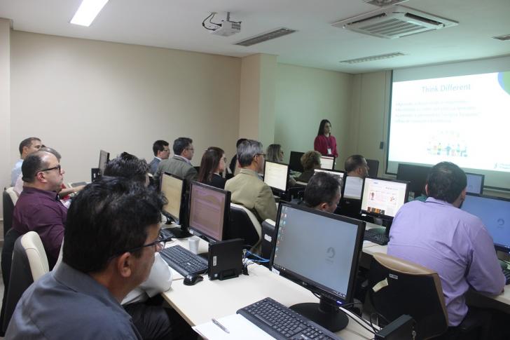 Foto: Capacitação de servidores na sala de aula da Ecaiss.