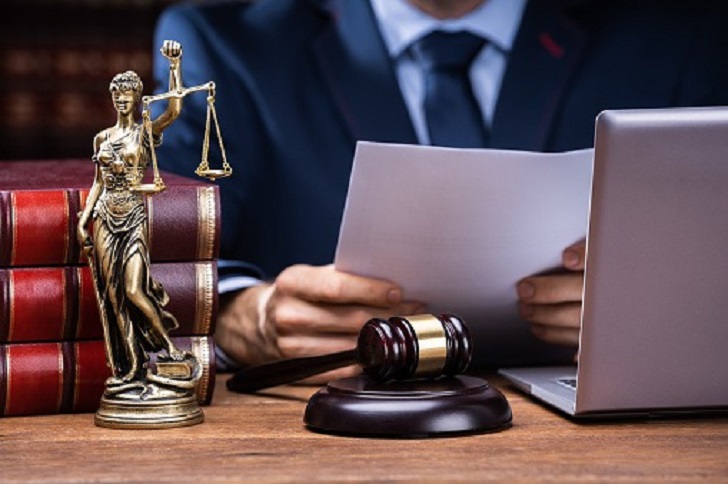 Mostra um Martelo de Tribunal
