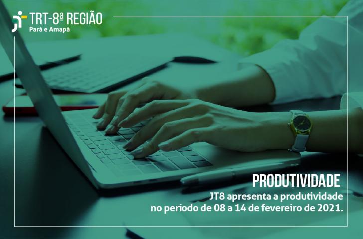 Arte com filtro verde, logo do TRT8 e informações do texto. Ao fundo, mão digitando em um notebook.