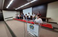Os 10 novos jovens aprendizes durante a cerimônia de boas vindas