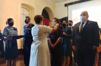 Presidente do TRT8 recebendo honraria 
