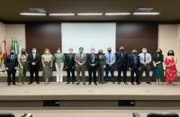 Equipe da administração do TRT8 juntamente com os 12 novos servidores 