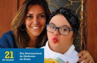 Arte pelo Dia Internacional da Síndrome de Down que traz a criança down acompanhada de sua mãe