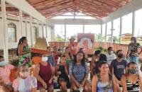 Mulheres da comunidade do Pesqueiro em Soure juntamente com a juíza do trabalho, Vanilza Malcher