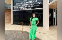 Juíza titular da VT de Marabá, Marlise Maia em frente ao prédio do TRT-8, em Marabá 