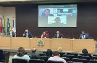 Presidente do TRT-8, desembargadora Graziela Leite Colares preside a reunião com os representantes da OIT, MPT, OAB entre outros