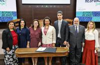 Presidente do TRT-8, Graziela Leite Colares ladeada pelas autoridades presentes