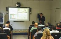 Fotografia de uma sala de aula.