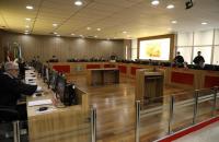 Fotografia em ambiente fechado que reúnes desembargadores na sessão do pleno do TRT-8