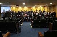 Fotografia em ambiente fechado que reúne gestoras e gestores do PJe da Justiça do Trabalho. Fim da descrição. 
