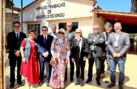 Fotografia em ambiente externo em frente a VT de São Félix do Xingu e reúne uma comitiva de 10 pessoas. 