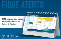 Arte gráfica com fundo azul escuro. No canto superior esquerdo, a frase "Fique atento!" em letras garrafais na cor azul. Abaixo