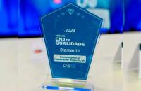 Fotografia em ambiente fechado do Troféu do Prêmio CNJ de Qualidade 2023
