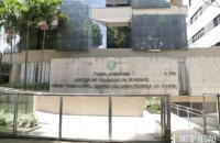 #ParaTodosVerem: Foto em ambiente aberto da fachada do tribunal.