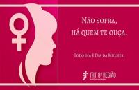 #ParaTodosVerem: Arte gráfica com fundo rosa. Ao lado esquerdo o símbolo do gênero feminino e o rosto de perfil de uma mulher. A
