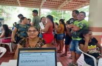 Fotografia em ambiente fechado do Atendimento da Justiça Itinerante em Bailique