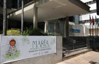 #ParaTodosVerem: Fotografia colorida da fachada do TRT-8, em destaque banner da campanha do Cirio 2024. Maria em ação e oração p