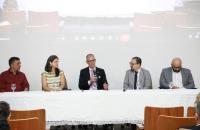 Foto colorida da mesa de abertura do seminário, com a presença de Paulo Gaia, Rejane Alves, desembargador Marcus Augusto Losada,