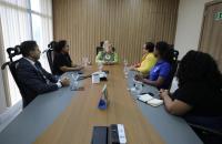 Foto da presidente do TRT-8 em reunião com representantes da SEIRDH.