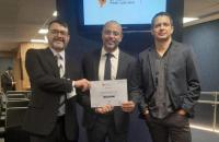 #ParaTodosVerem: Foto em ambiente fechado mostrando os servidores que representaram o TRT-8 na premiação.