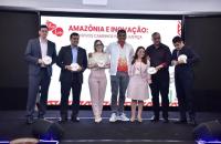 Foto: TJPA/ #ParaTodosVerem: Fotografia em ambiente fechado que reúne sete pessoas, entre homens e mulheres