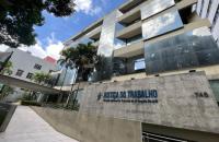 #ParaTodosVerem: Foto em espaço aberto da fachada do TRT-8.