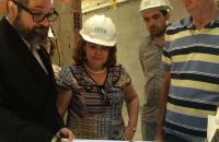 Imagem da Presidente Suzy Koury e do desembargador Sérgio Rocha visitando a obra