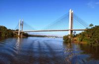 Imagem do rio com uma ponte. Ponte Binacional de Oiapoque - Brasil/Guiana Francesa