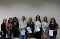 Fotos das partes com a equipe que celebrou o acordo